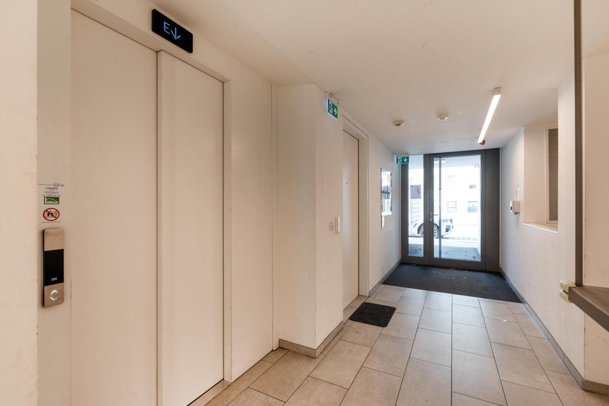 Apartment Mit Traumhafter Dachterrasse & Weitblick Wina Bagian luar foto