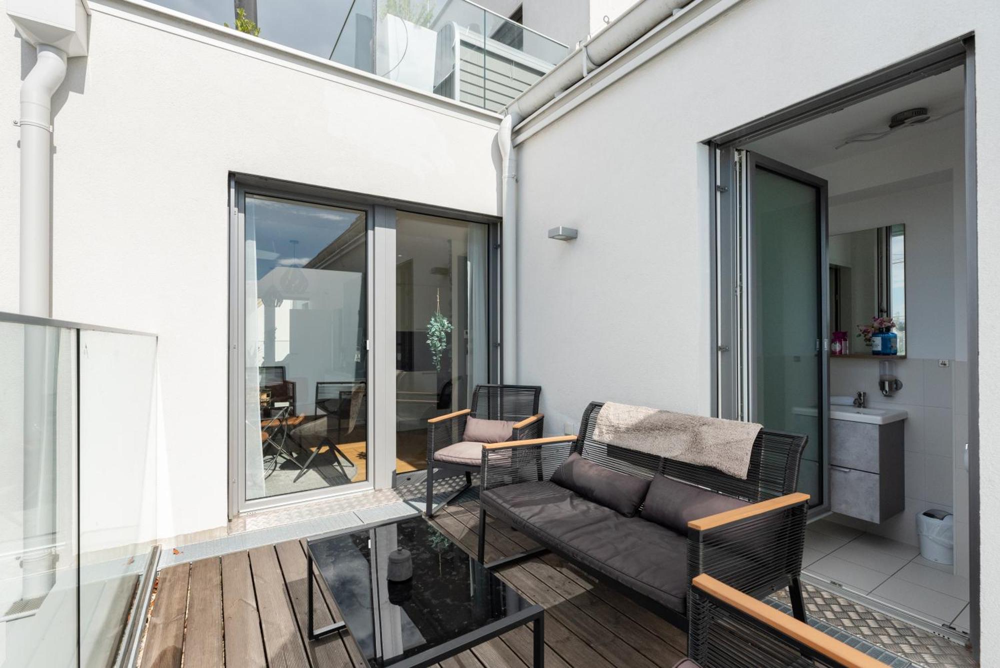 Apartment Mit Traumhafter Dachterrasse & Weitblick Wina Bagian luar foto