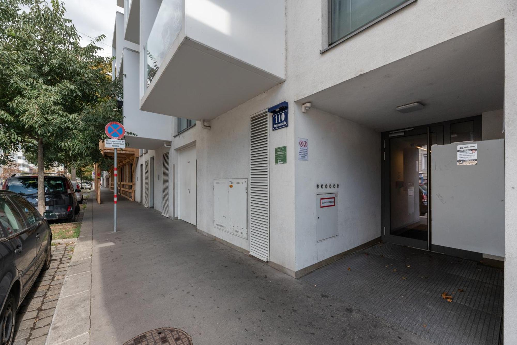Apartment Mit Traumhafter Dachterrasse & Weitblick Wina Bagian luar foto