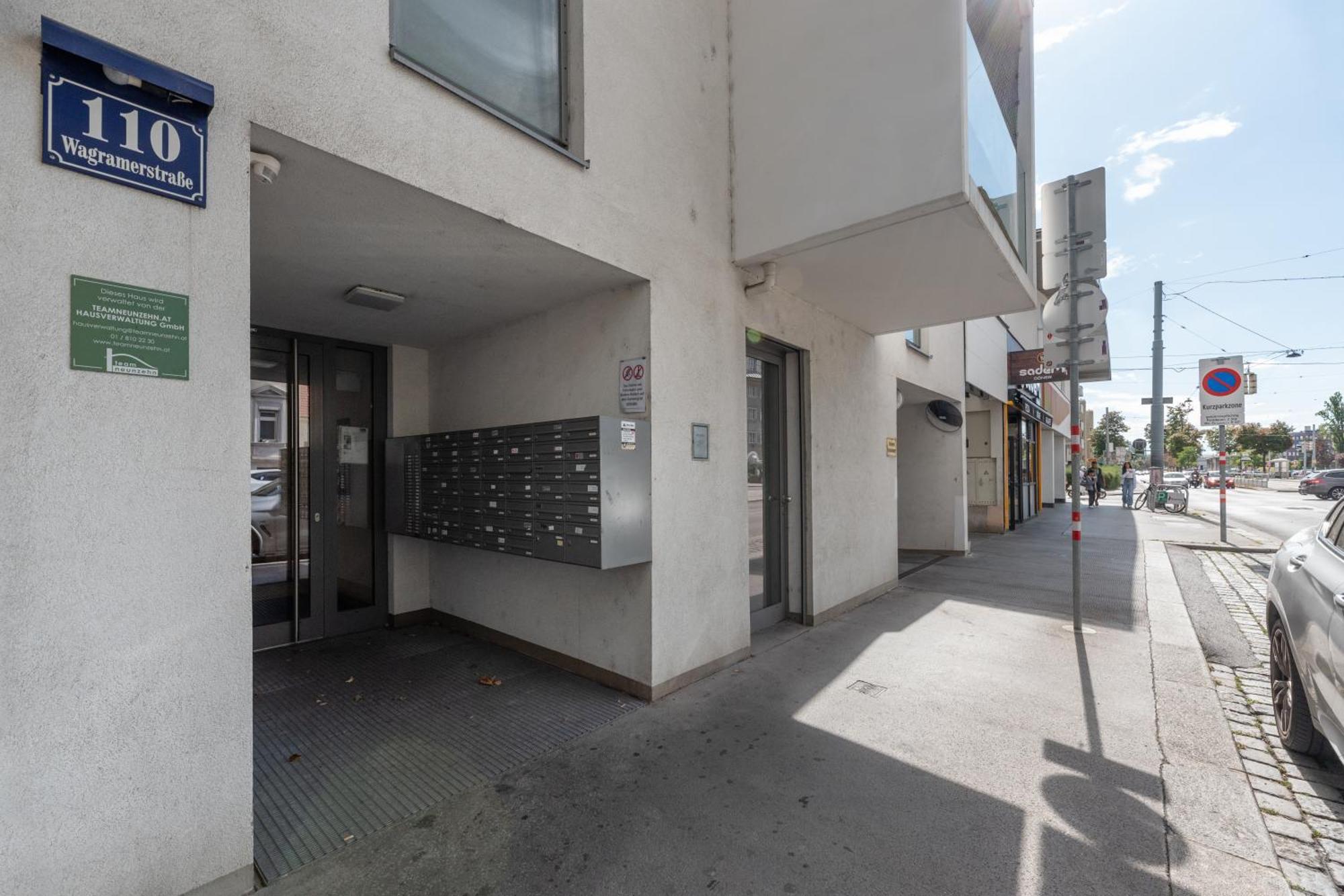 Apartment Mit Traumhafter Dachterrasse & Weitblick Wina Bagian luar foto