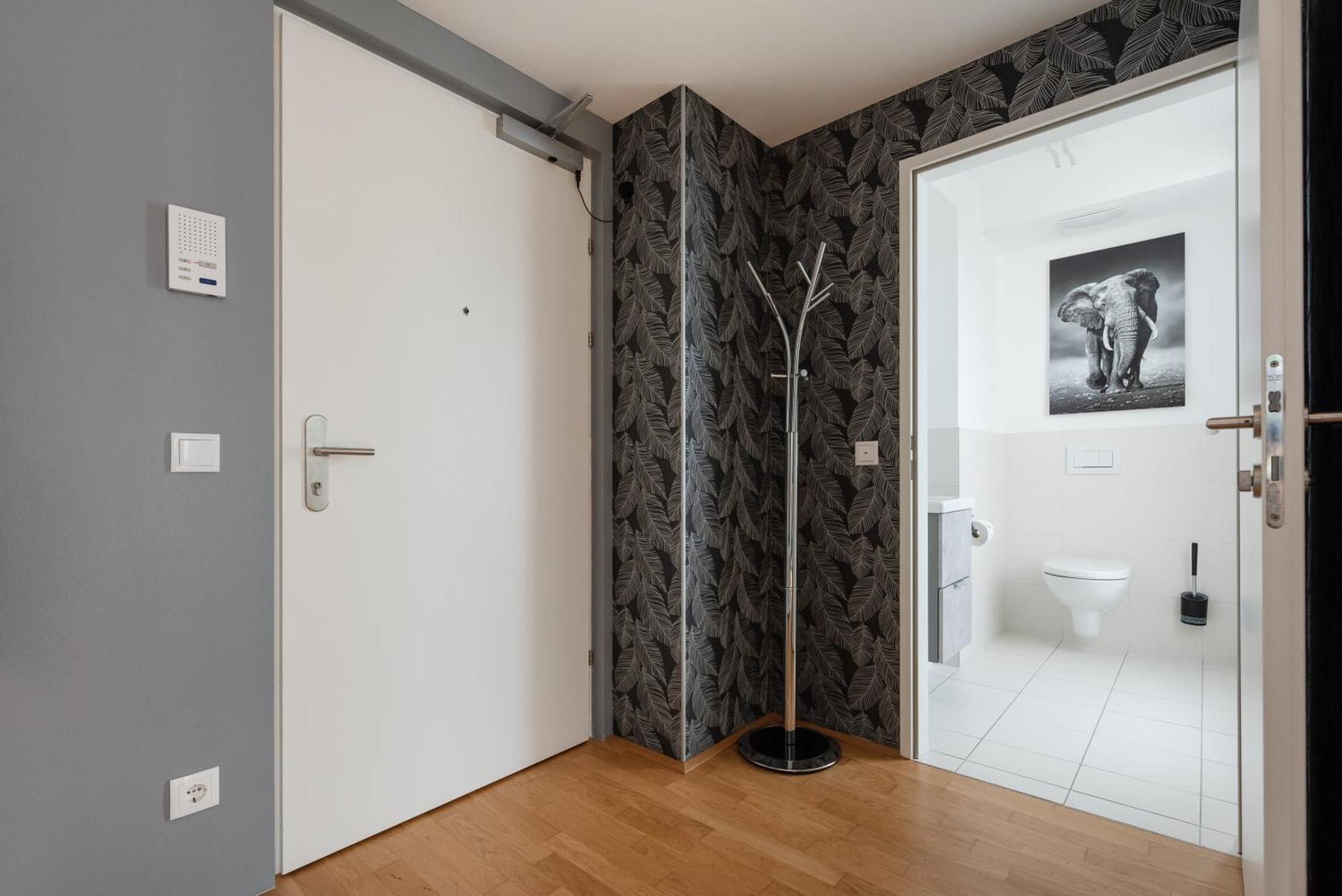 Apartment Mit Traumhafter Dachterrasse & Weitblick Wina Bagian luar foto