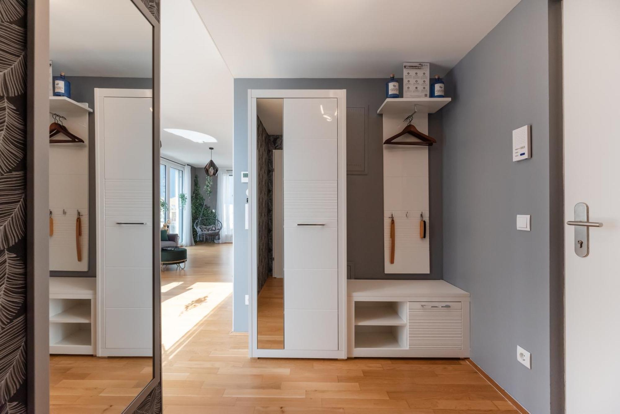 Apartment Mit Traumhafter Dachterrasse & Weitblick Wina Bagian luar foto
