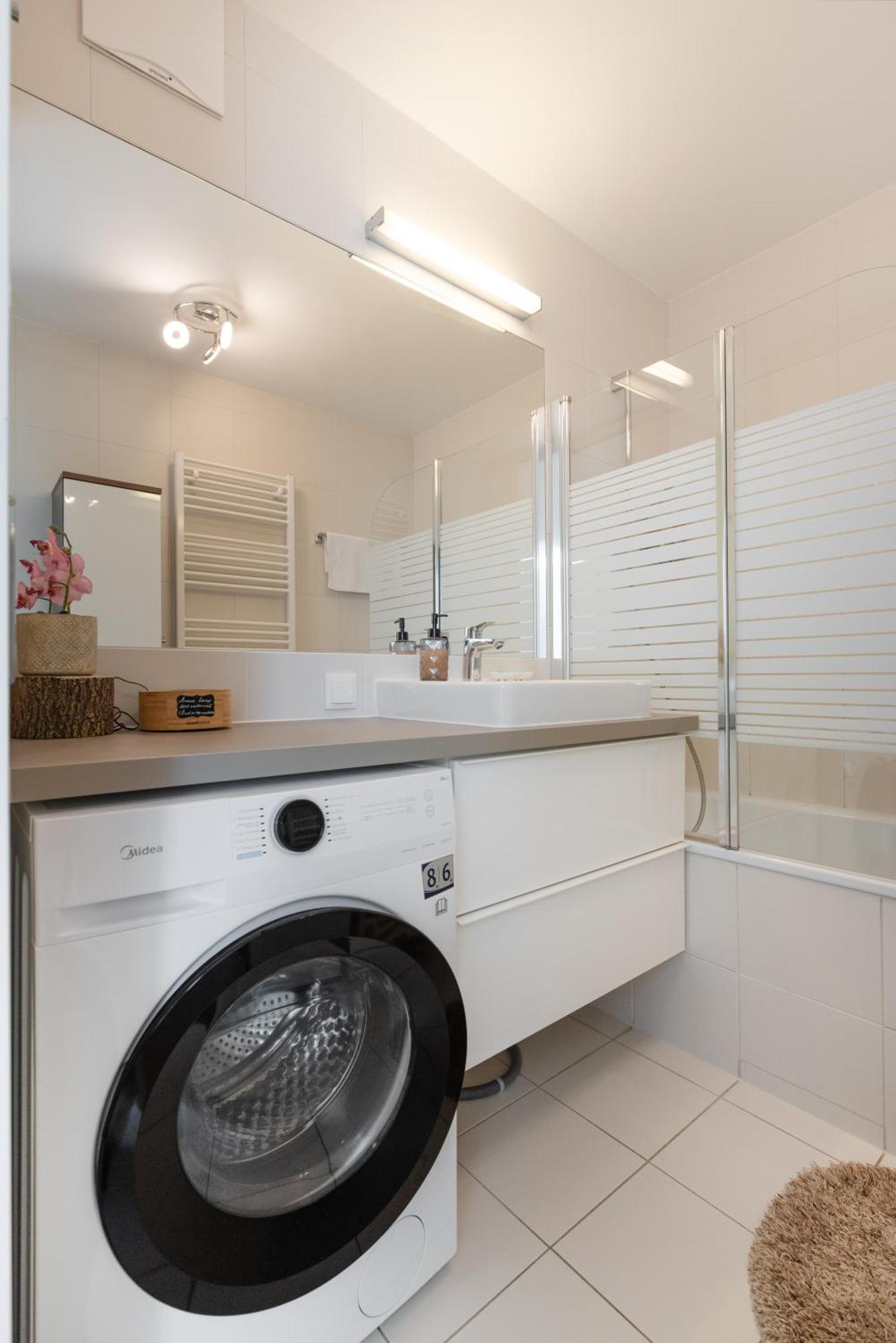 Apartment Mit Traumhafter Dachterrasse & Weitblick Wina Bagian luar foto
