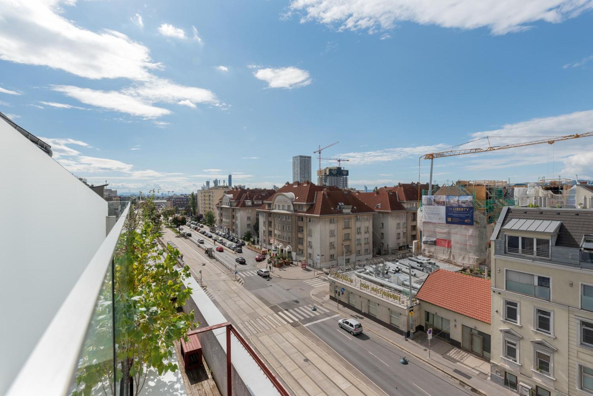 Apartment Mit Traumhafter Dachterrasse & Weitblick Wina Bagian luar foto