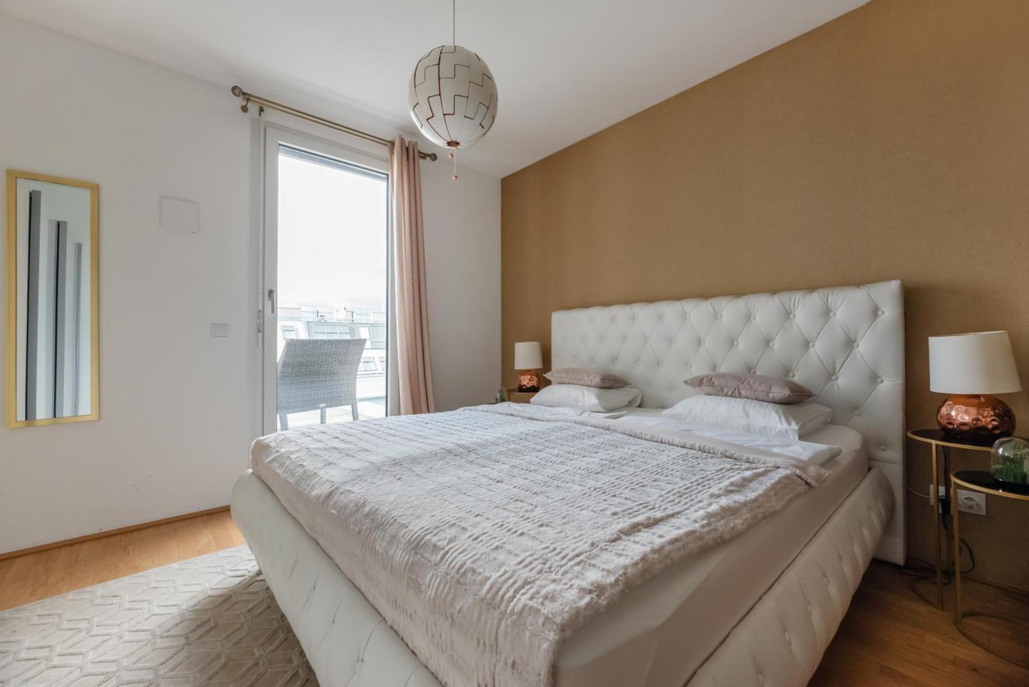 Apartment Mit Traumhafter Dachterrasse & Weitblick Wina Bagian luar foto