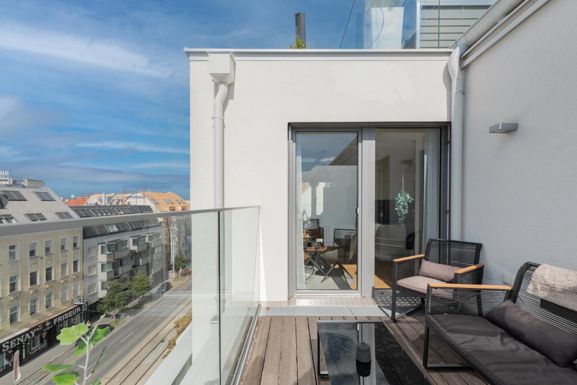 Apartment Mit Traumhafter Dachterrasse & Weitblick Wina Bagian luar foto