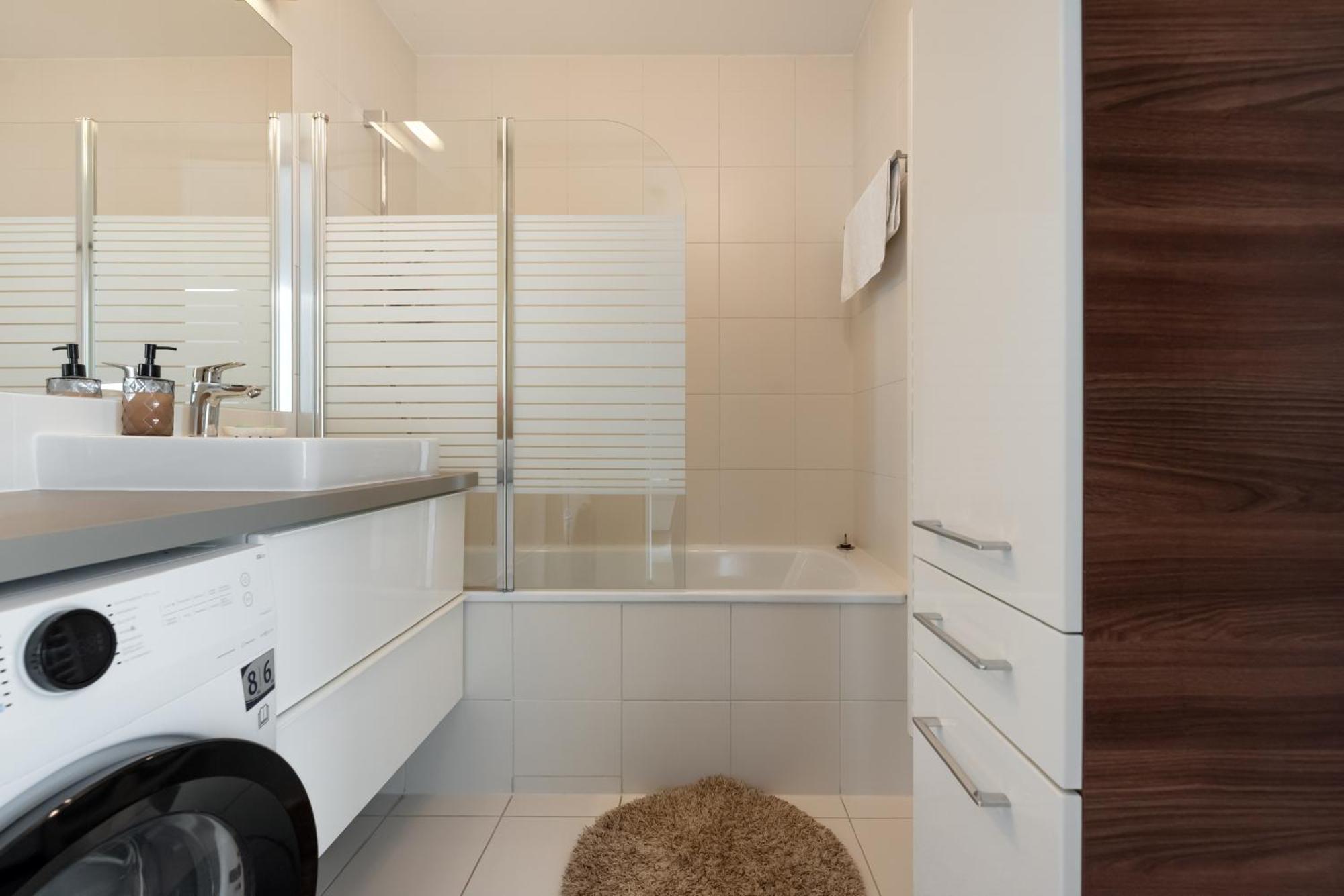 Apartment Mit Traumhafter Dachterrasse & Weitblick Wina Bagian luar foto