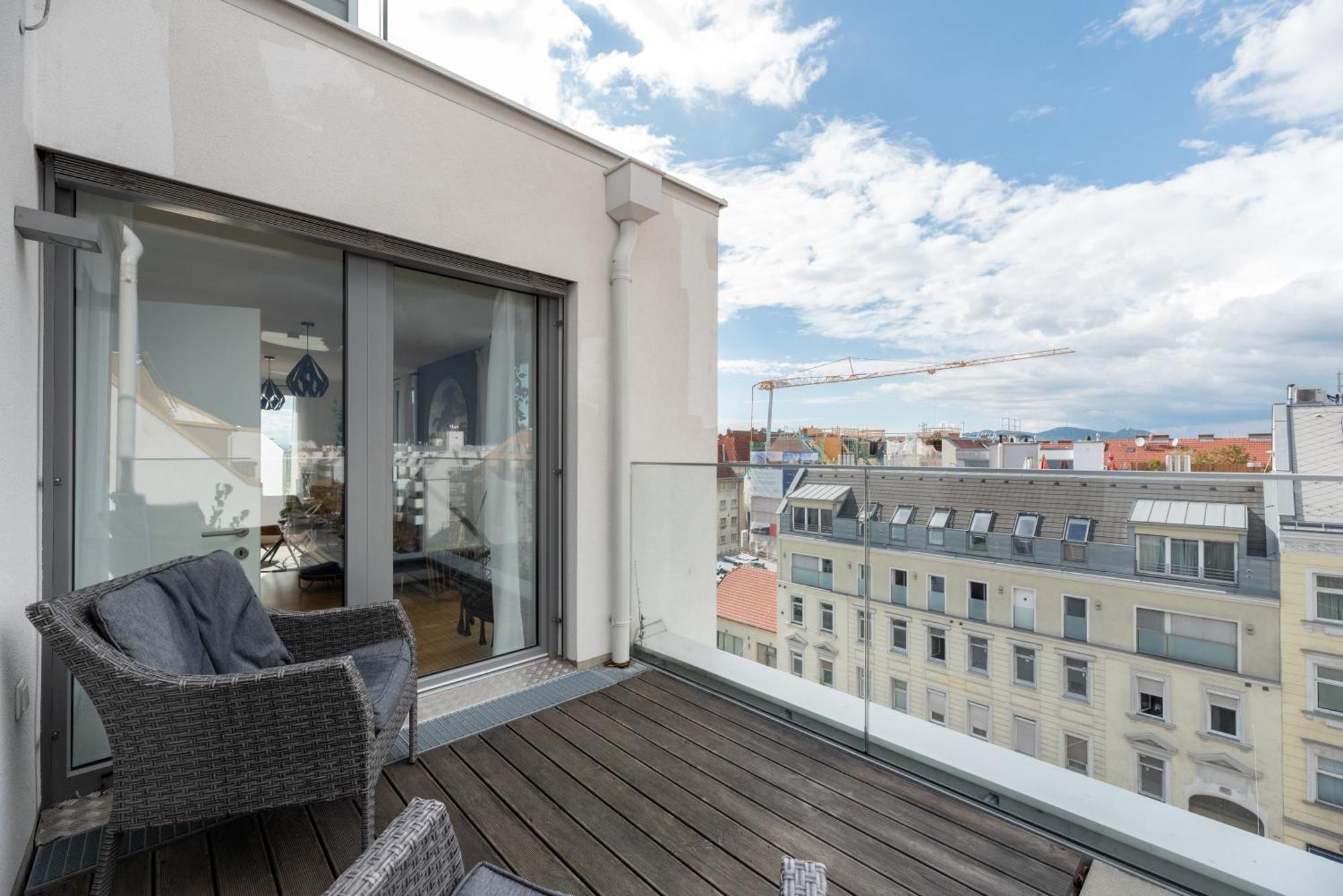 Apartment Mit Traumhafter Dachterrasse & Weitblick Wina Bagian luar foto