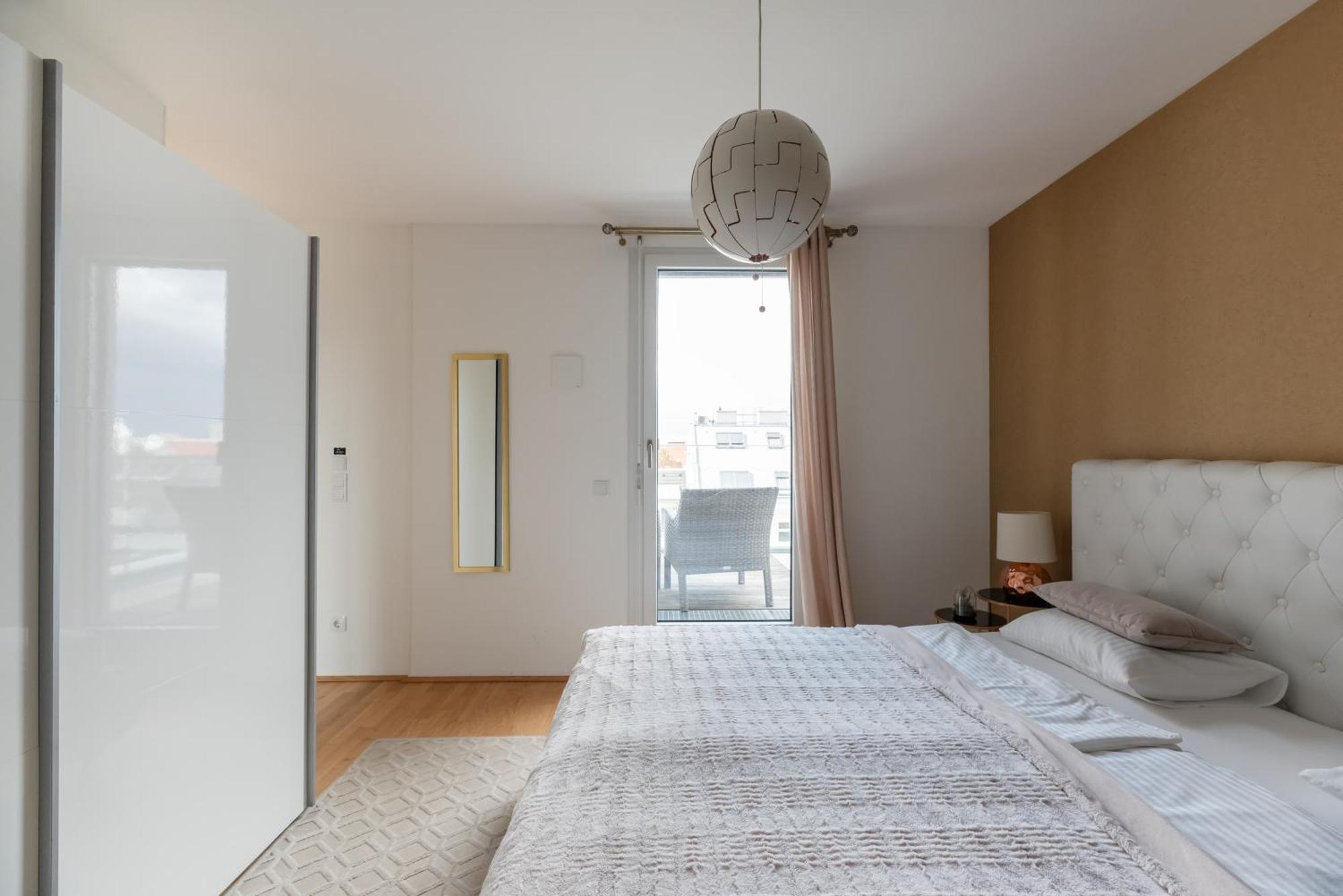 Apartment Mit Traumhafter Dachterrasse & Weitblick Wina Bagian luar foto